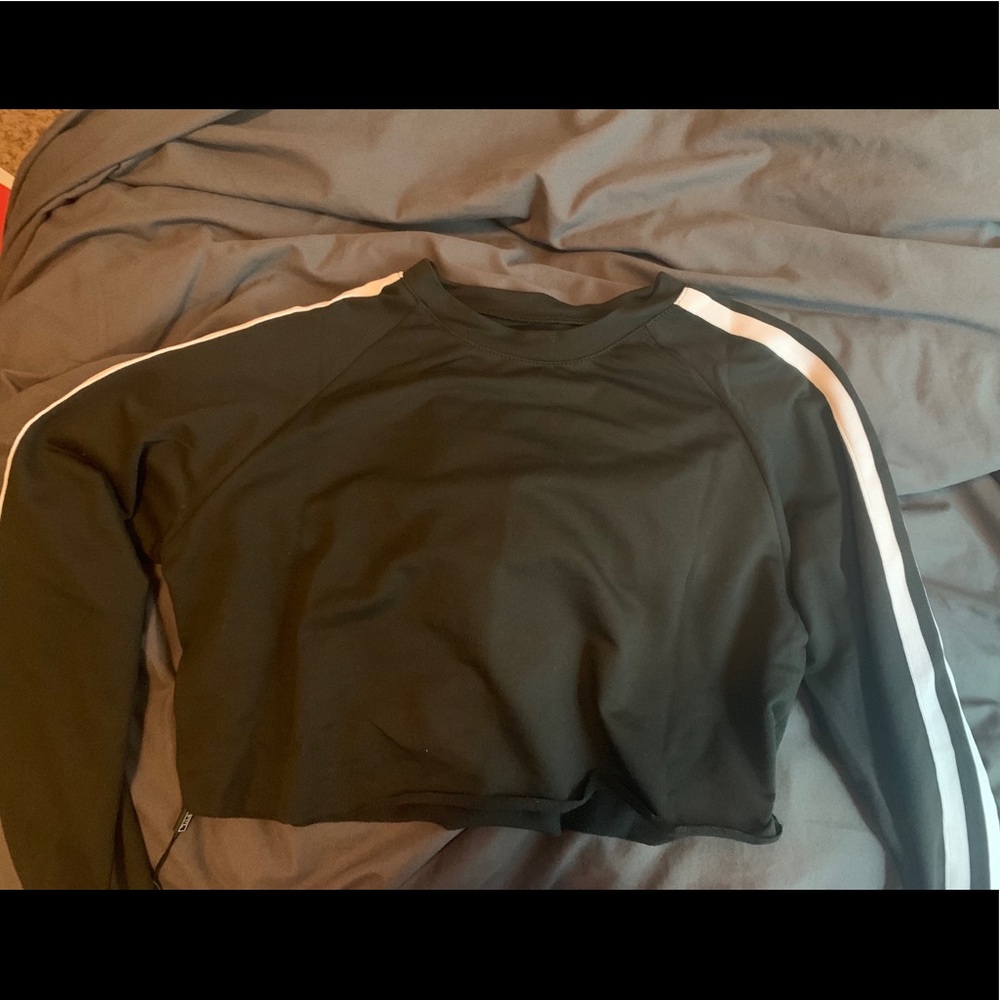 Cropped striped long sleeve.